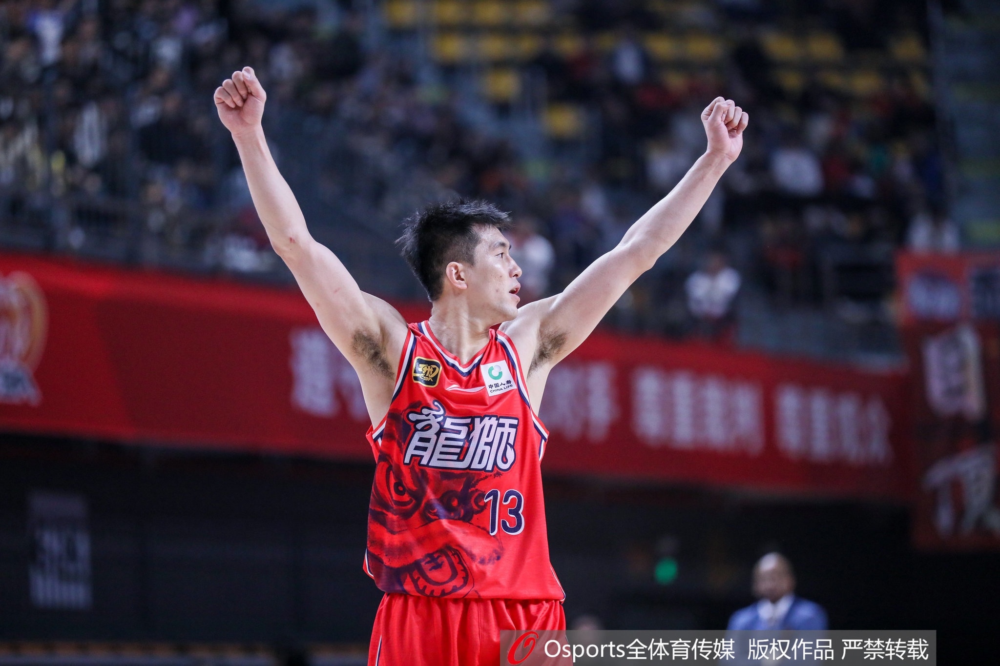 队内气氛不错！郭艾伦“抱怨”徐昕：就是你害大家还得加班！